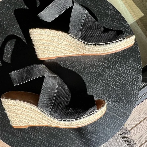 Gentle Souls by Kenneth Cole. Black espadrille, size 7.5. - Picture 2 of 5